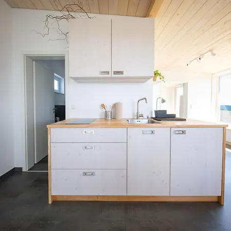 Am Flugplatz, Umgeben Von Kuhndorf