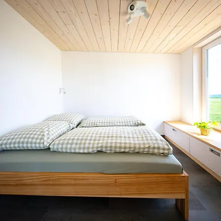 Vakantiehuis Am Flugplatz, Umgeben Von