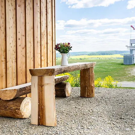 Am Flugplatz, Umgeben Von * Kuhndorf