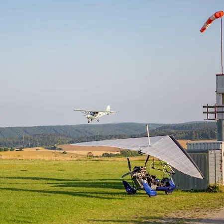 Ferienhaus Am Flugplatz, Umgeben Von Kuhndorf