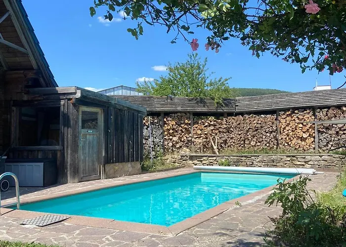 別荘 Am Flugplatz, Umgeben Von